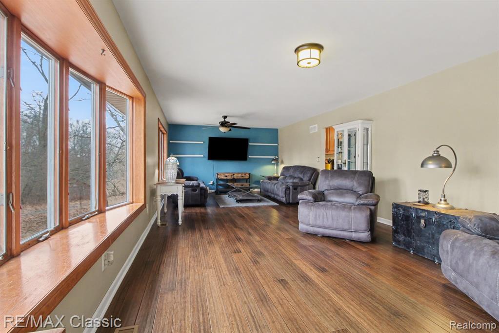 9800 Moon Road Saline, MI 48176 - Photo 4 of 38