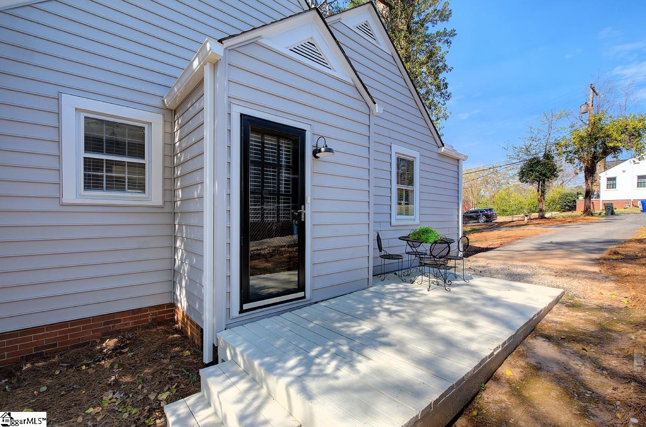 332 Grove Road Greenville, SC 29605 - Photo 4 of 43