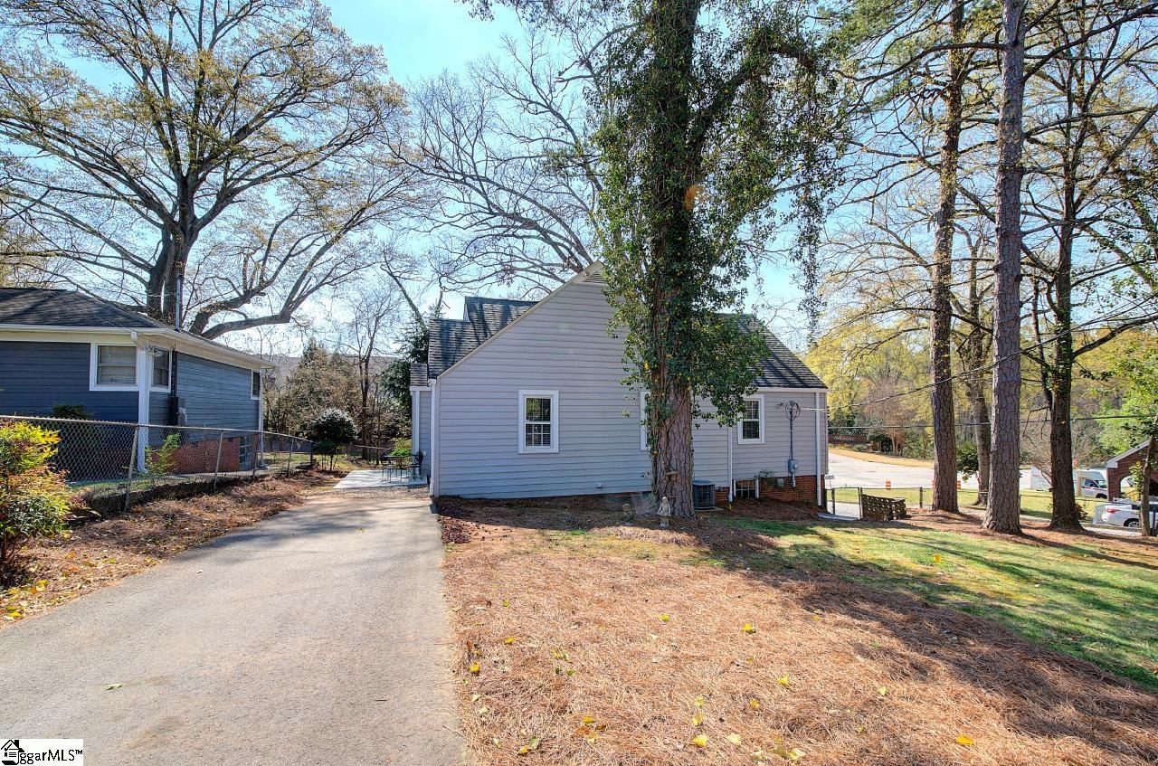 332 Grove Road Greenville, SC 29605 - Photo 5 of 43