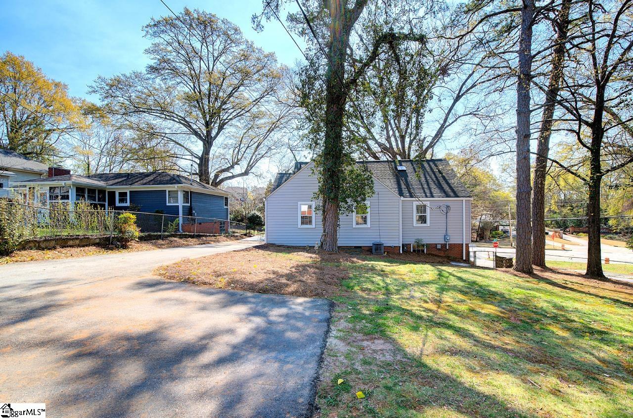 332 Grove Road Greenville, SC 29605 - Photo 7 of 43