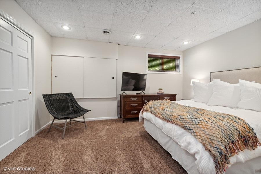 5908 Kildeer Court Long Grove, IL 60047 - Photo 20 of 23 a bed room with a bed and chair