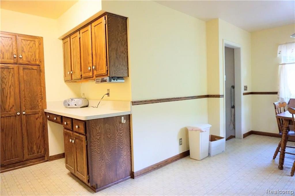 902 Hampton Road Grosse Pointe Woods, MI 48236 - Photo 15 of 47