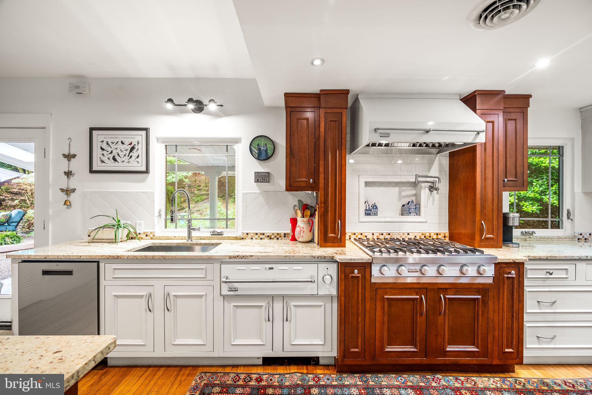 422 Oak Valley Road Media, PA 19063 - Photo 16 of 34 Kitchen with upscale appliances