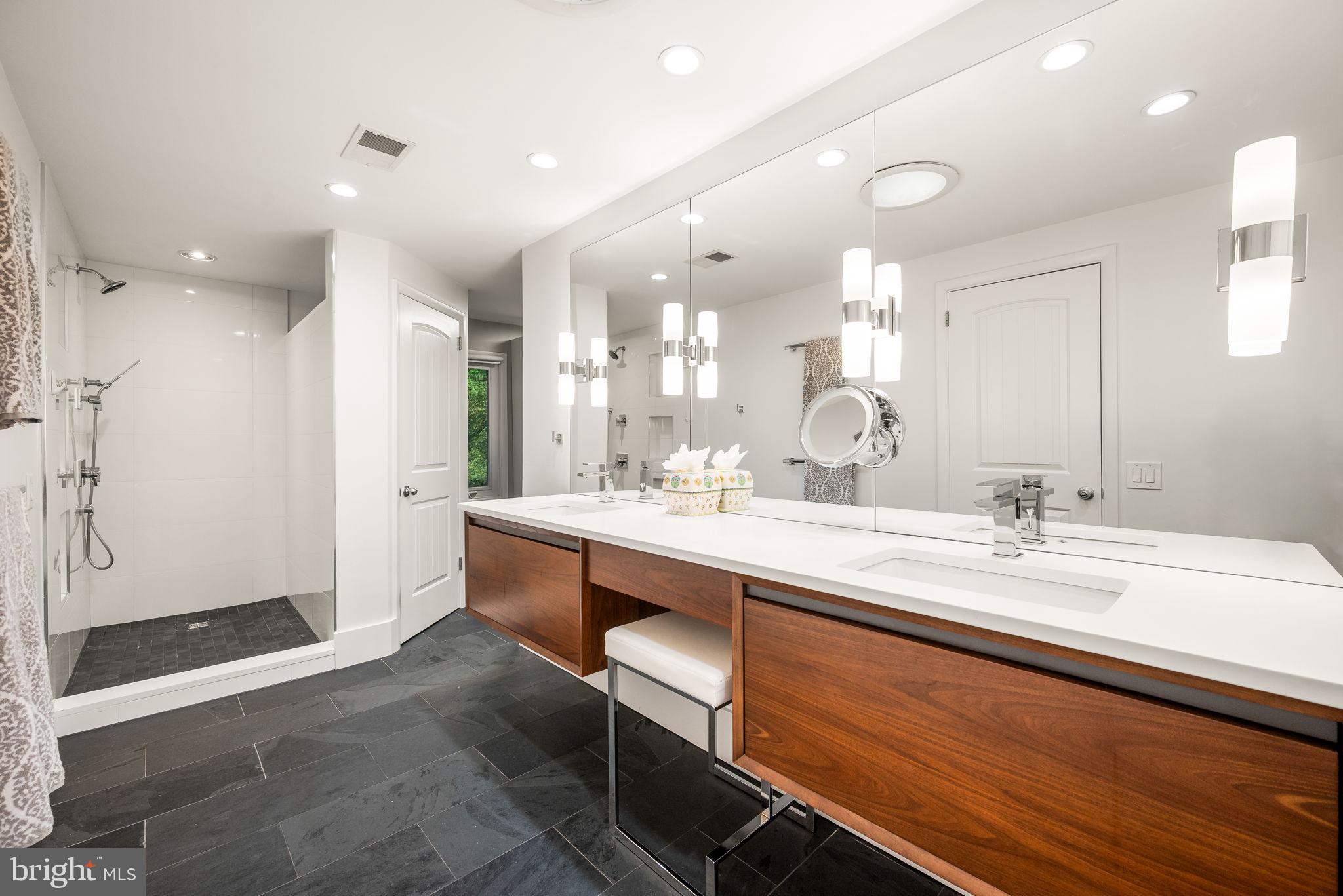 422 Oak Valley Road Media, PA 19063 - Photo 23 of 34 Luxurious Primary Bath