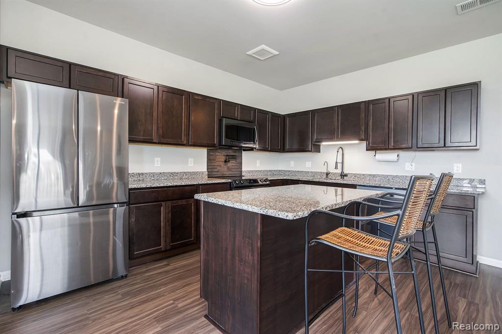 9916 Ridge Run Street Howell, MI 48855 - Photo 4 of 16
