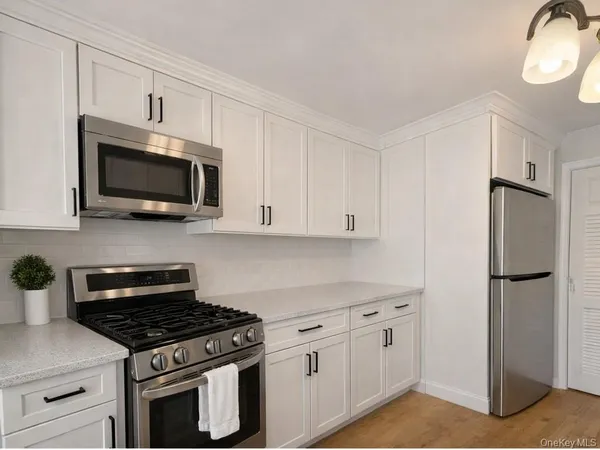 $449,900 | 126 Glen Hollow Drive, Port Jefferson Station, NY 11776