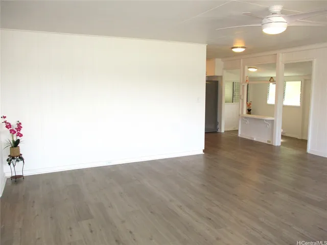 a view of livingroom with hardwood