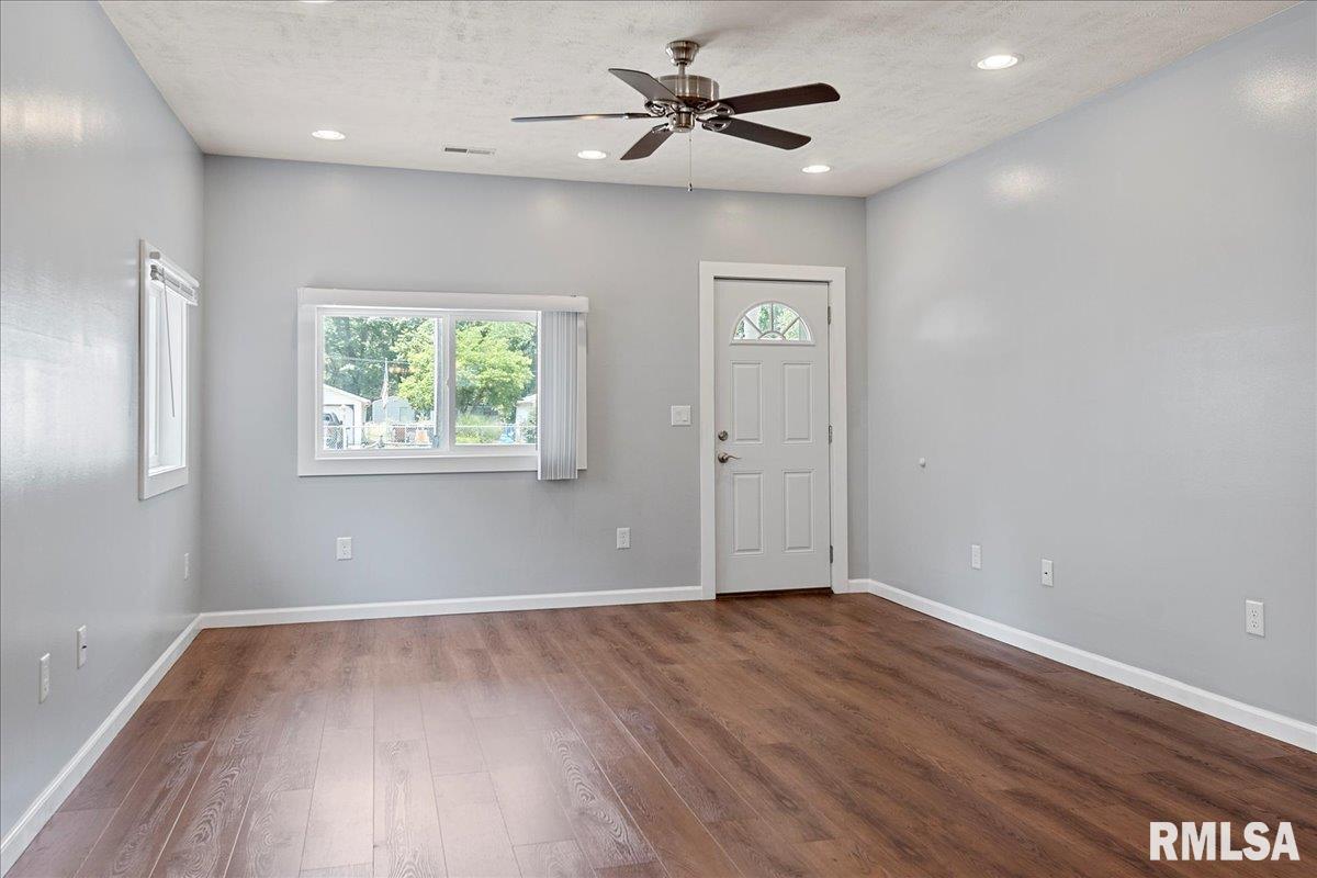 1024 North Wesley Street Springfield, IL 62702 - Photo 7 of 34