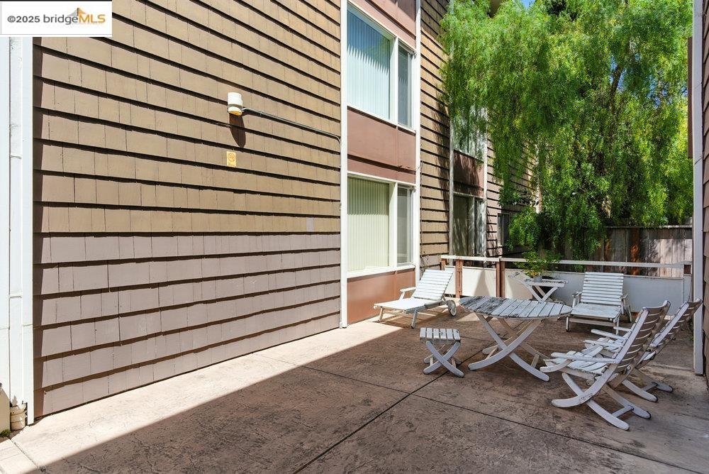 2601 College Avenue, Unit 203 Berkeley, CA 94704 - Photo 21 of 22 View of patio / terrace