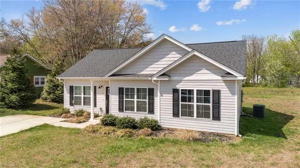 $259,900 | 124 Filmore Street, Yadkinville, NC 27055