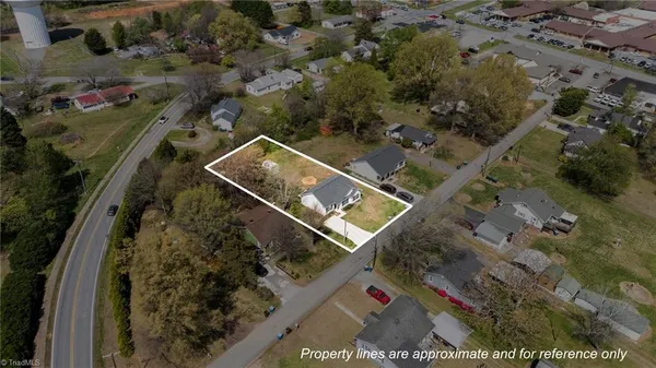 $259,900 | 124 Filmore Street, Yadkinville, NC 27055