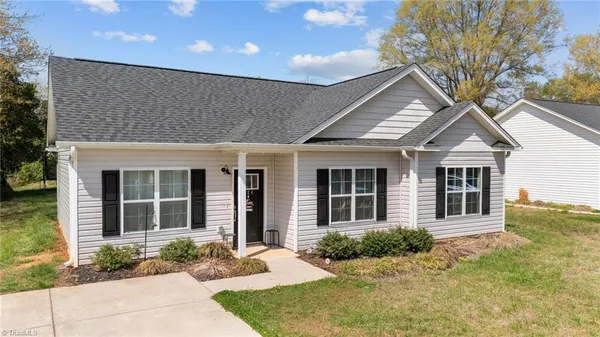 $259,900 | 124 Filmore Street, Yadkinville, NC 27055