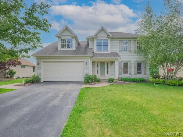 $585,000 | 8 Sunset Creek Drive, West Seneca, NY 14224