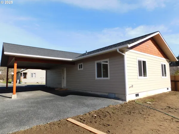 $289,000 | 130 East Date Street, Powers, OR 97466