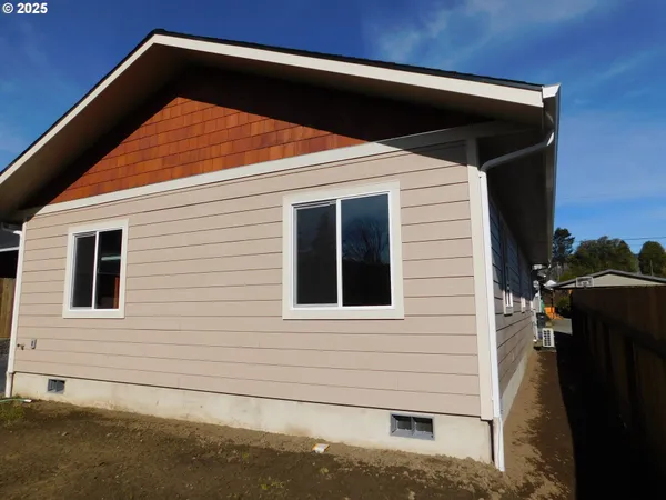 $289,000 | 130 East Date Street, Powers, OR 97466