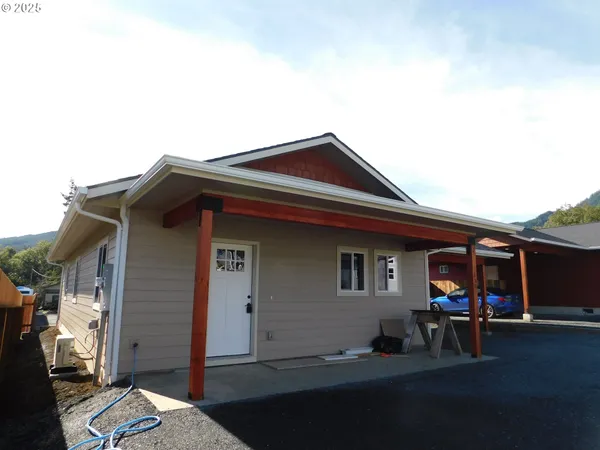 $289,000 | 130 East Date Street, Powers, OR 97466