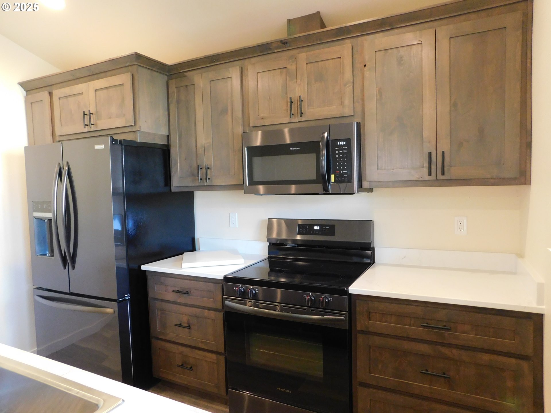 130 East Date Street Powers, OR 97466 - Photo 8 of 29 a kitchen with a refrigerator stove and microwave