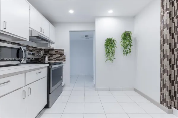 $2,700 | 500 Three Islands Boulevard, Unit 1110, Hallandale Beach, FL 33009