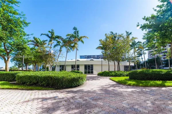 $2,700 | 500 Three Islands Boulevard, Unit 1110, Hallandale Beach, FL 33009