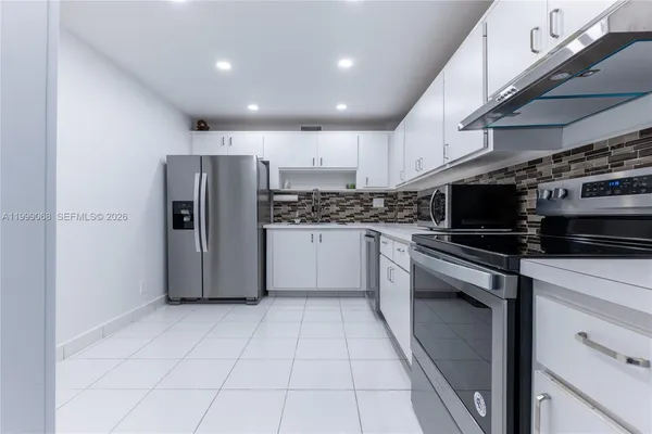 $2,700 | 500 Three Islands Boulevard, Unit 1110, Hallandale Beach, FL 33009