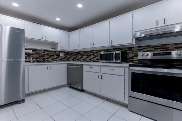 $2,700 | 500 Three Islands Boulevard, Unit 1110, Hallandale Beach, FL 33009