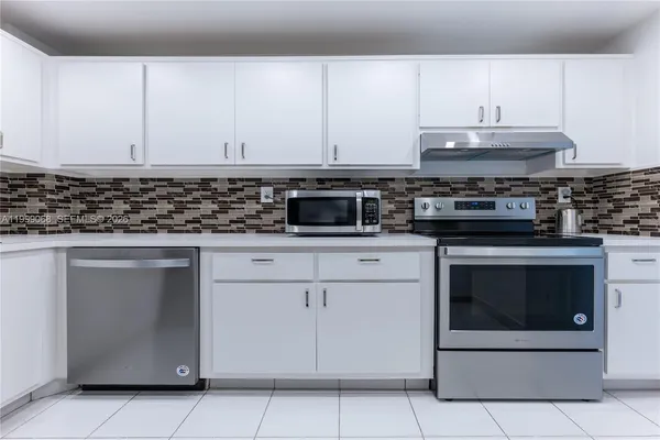 $2,700 | 500 Three Islands Boulevard, Unit 1110, Hallandale Beach, FL 33009