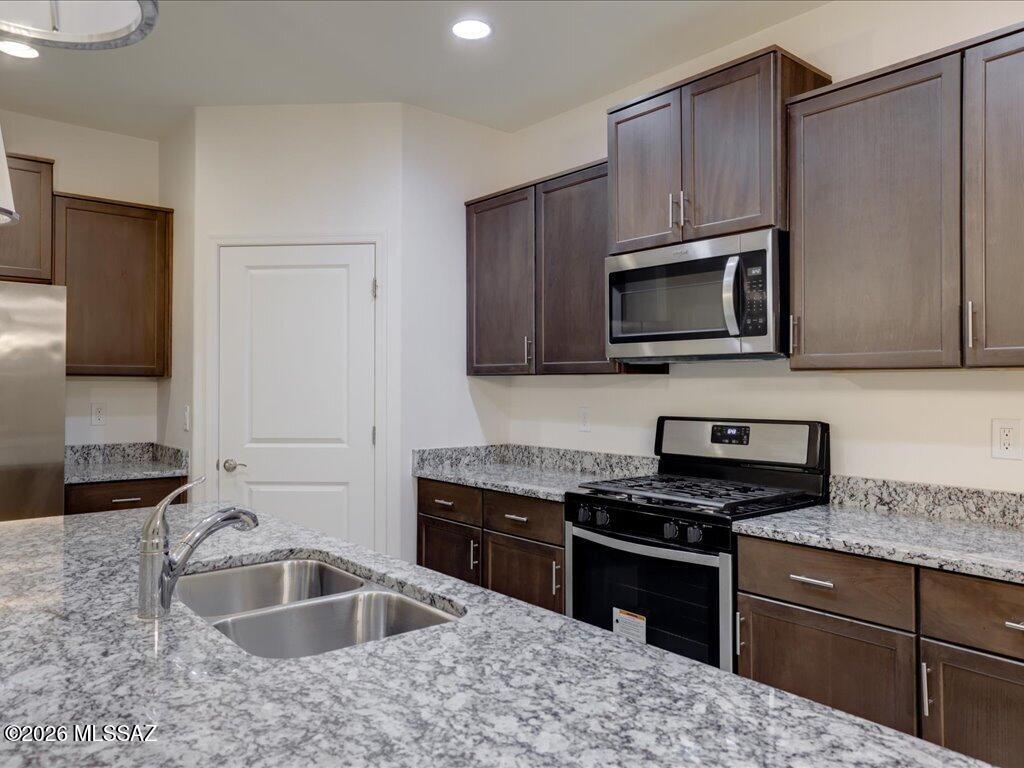 14031 East Golden Oaks Road Vail, AZ 85641 - Photo 13 of 40 22-28Interior11