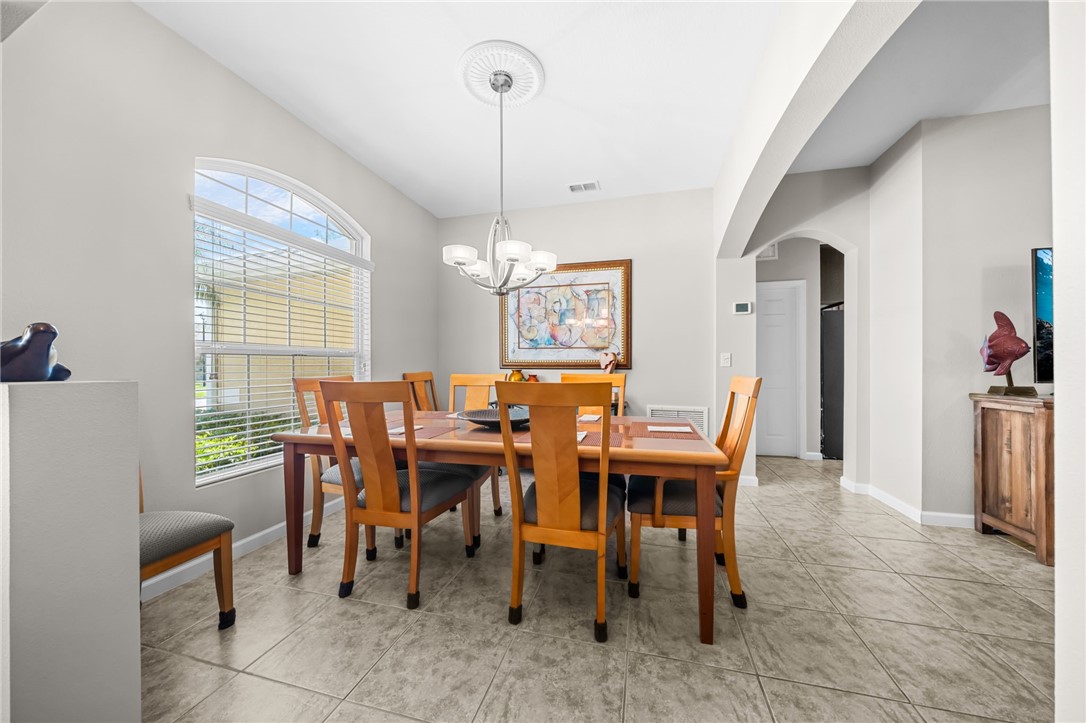 4370 9th Manor Southwest Vero Beach, FL 32968 - Photo 7 of 36