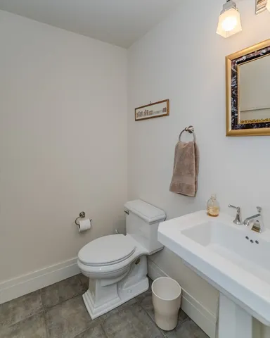 $1,295,000 | 60 Red Gate Lane, Amherst, MA 01002