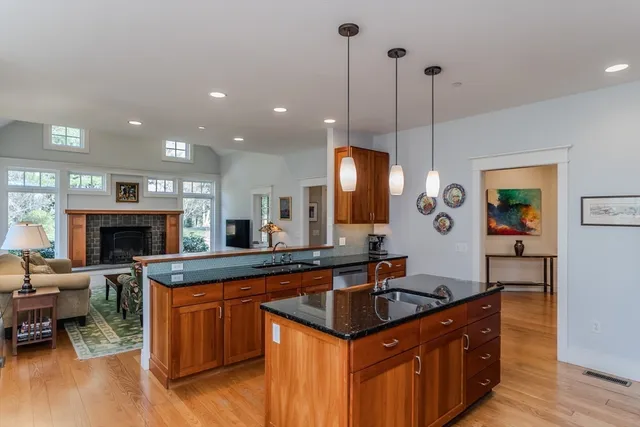 $1,295,000 | 60 Red Gate Lane, Amherst, MA 01002
