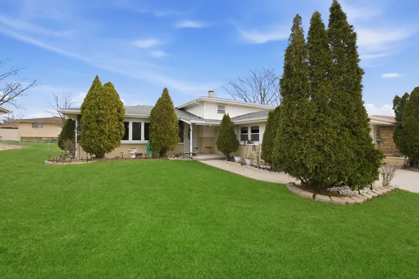 $354,000 | 6252 157th Street, Oak Forest, IL 60452