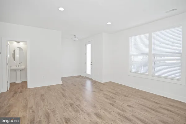 $4,500 | 44734 Roosevelt Square, Ashburn, VA 20147