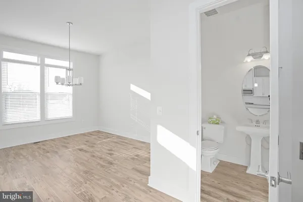 $4,500 | 44734 Roosevelt Square, Ashburn, VA 20147