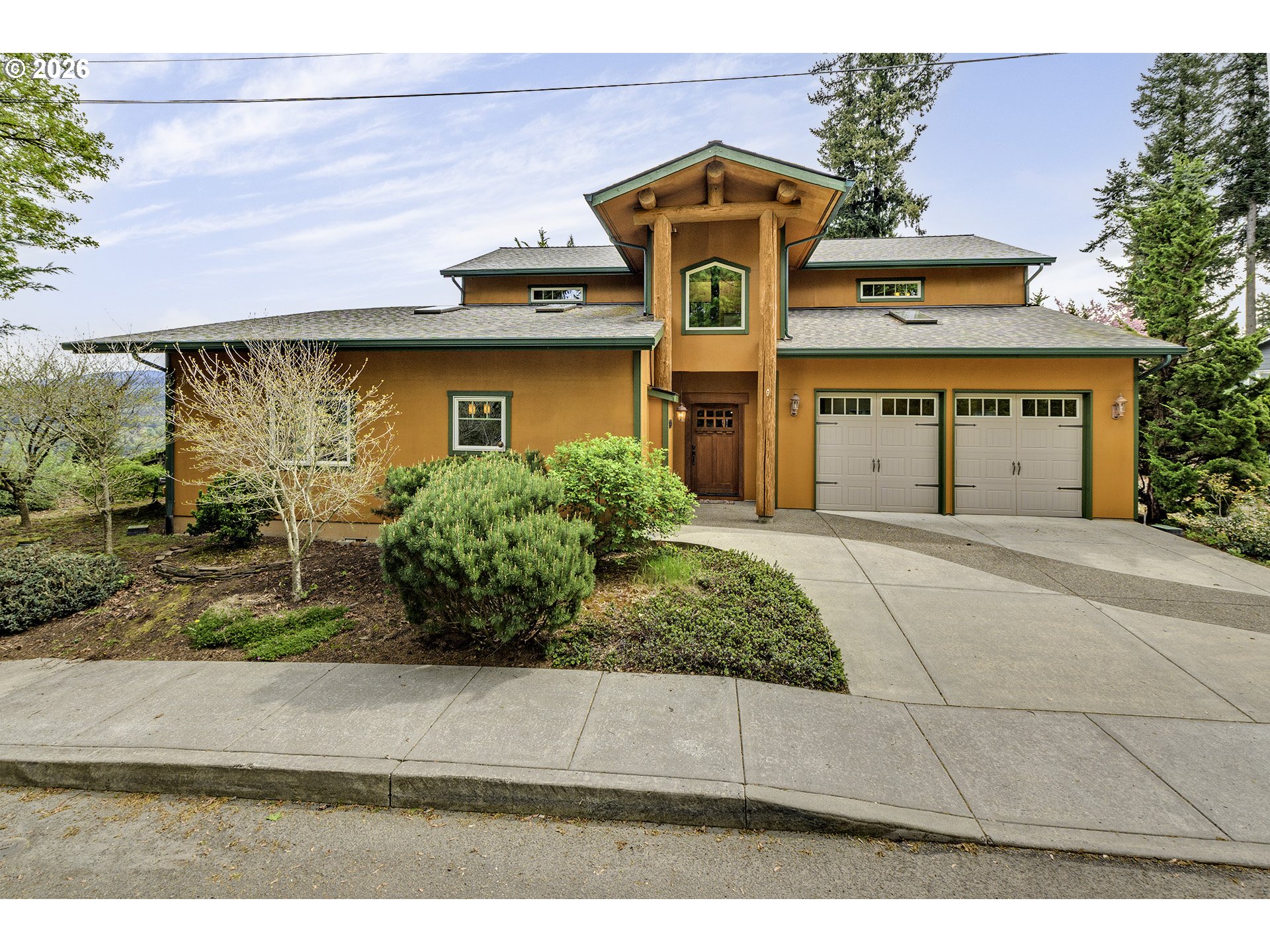 16860 Hoffman Avenue Sandy, OR 97055 - Photo 1 of 47 a front view of a house with garden