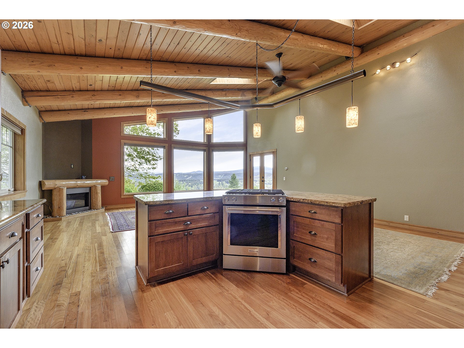 16860 Hoffman Avenue Sandy, OR 97055 - Photo 13 of 47 a room with furniture and window