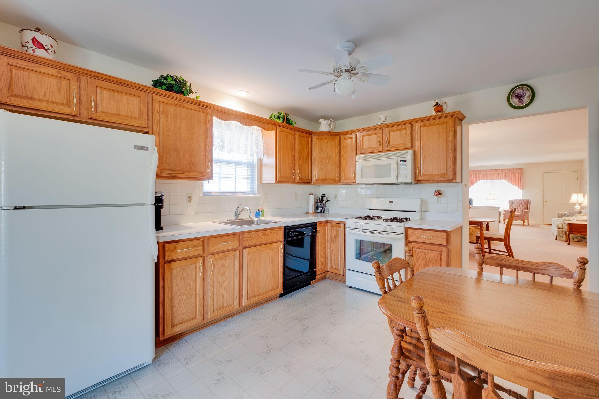 425 Country Way Mickleton, NJ 08056 - Photo 11 of 29 Eat-in kitchen