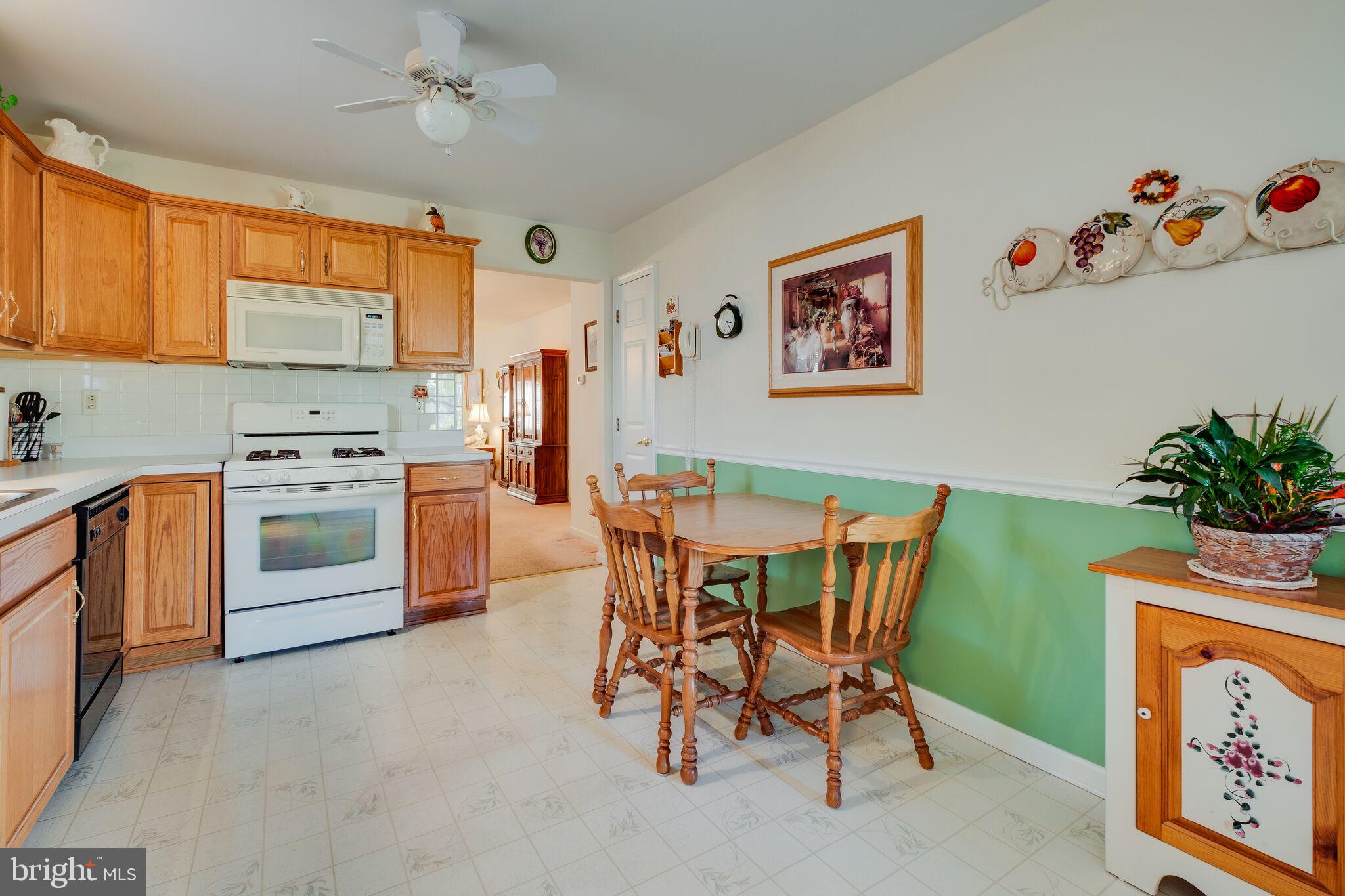 425 Country Way Mickleton, NJ 08056 - Photo 12 of 29 Eat-in kitchen