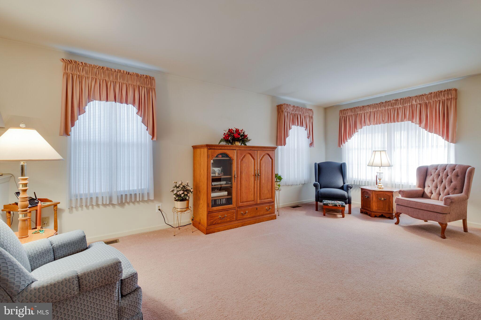 425 Country Way Mickleton, NJ 08056 - Photo 5 of 29 Living room