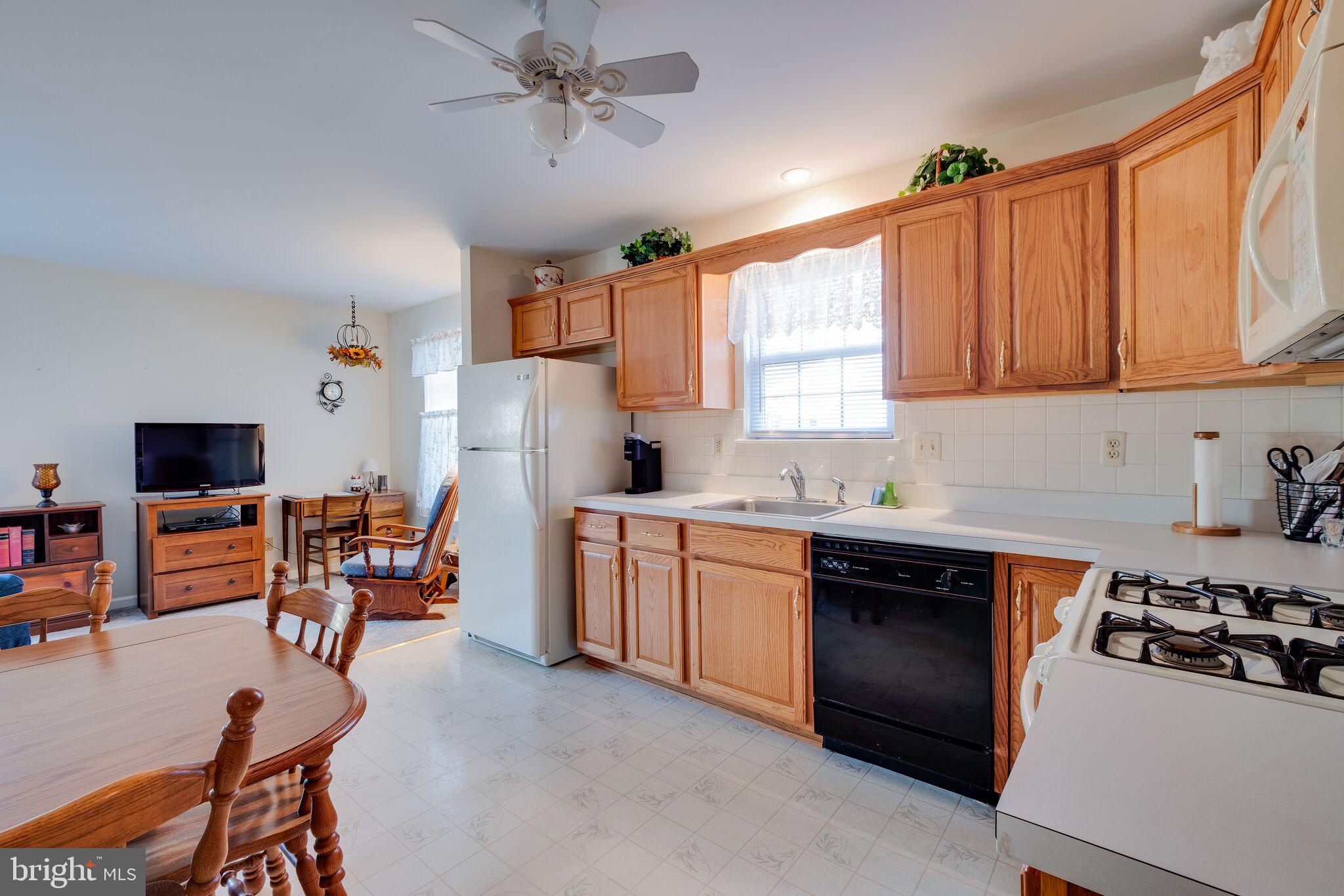 425 Country Way Mickleton, NJ 08056 - Photo 10 of 29 Eat-in kitchen