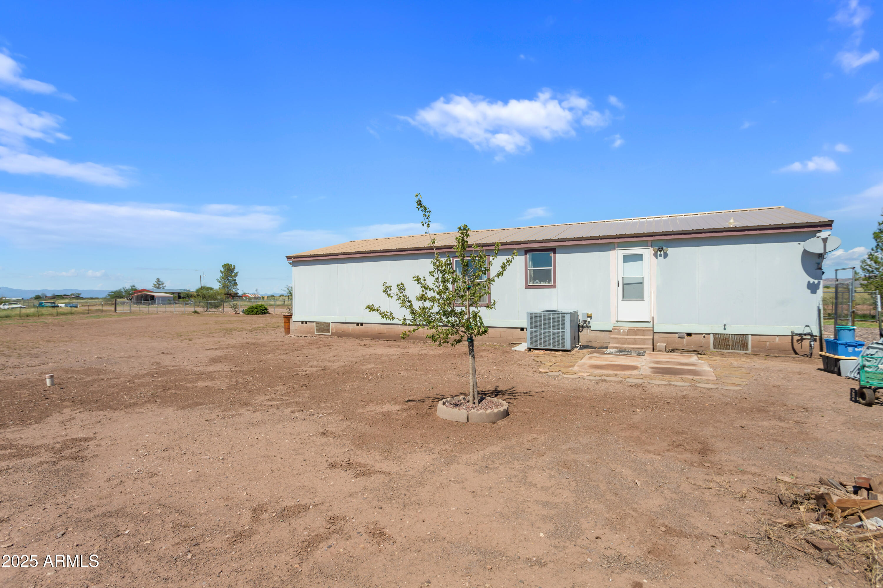 1907 East Vía Ocotillo Douglas, AZ 85607 - Photo 45 of 49 a view of a house with a terrace