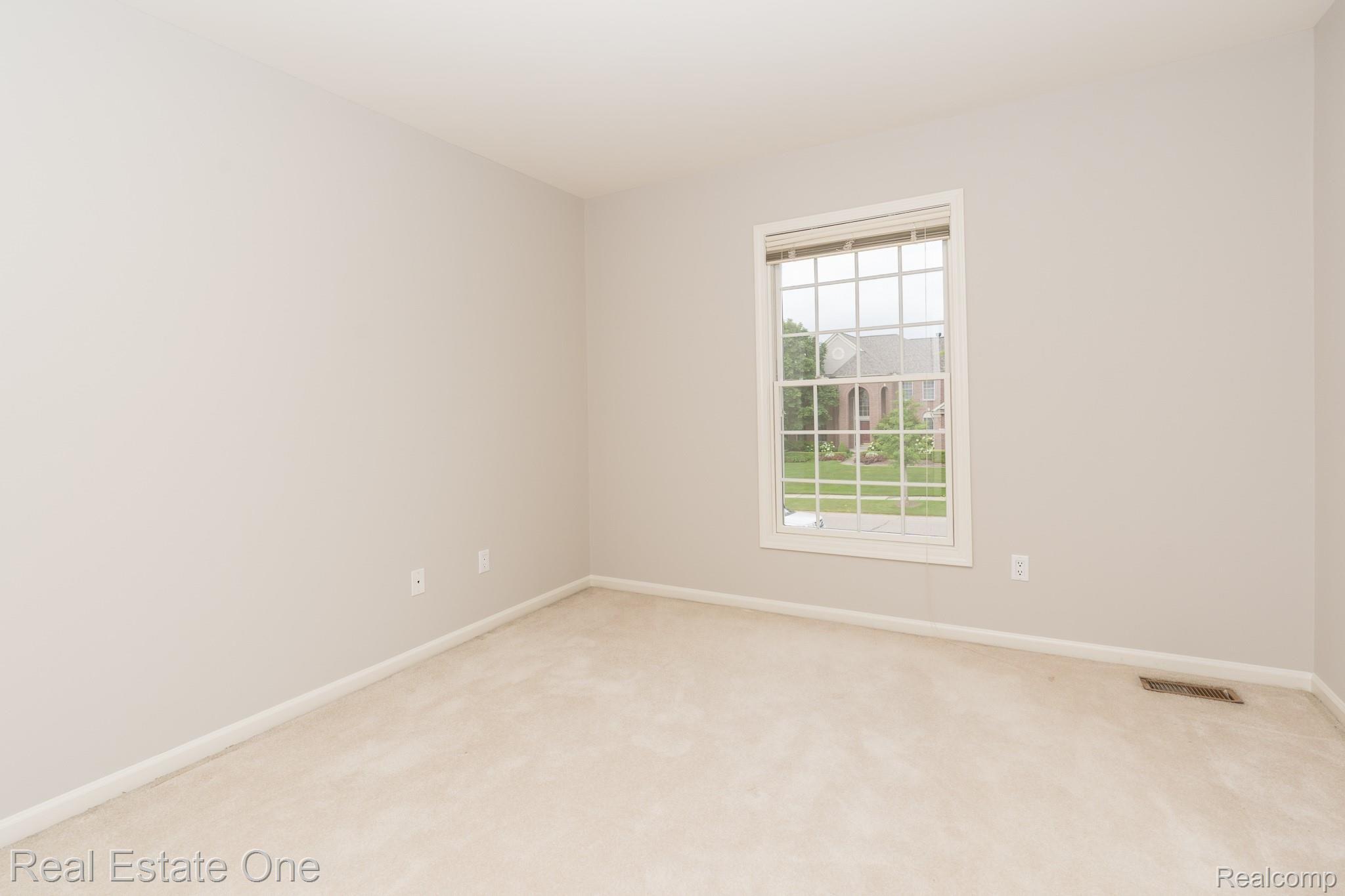 851 Loggers Circle Rochester, MI 48307 - Photo 23 of 40 14 x 11 BEDROOM #2 HAS EN SUITE BATH WITH SHOWER AND WALK-IN CLOSET - 851 Loggers Circle