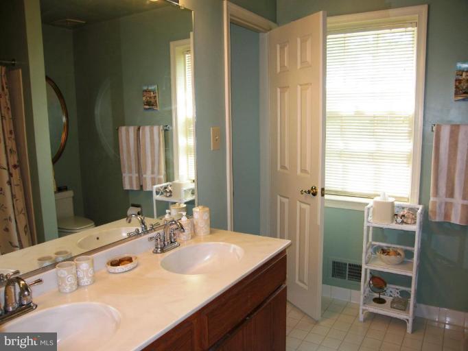 8055 Rising Ridge Road Bethesda, MD 20817 - Photo 18 of 25 Bath #2