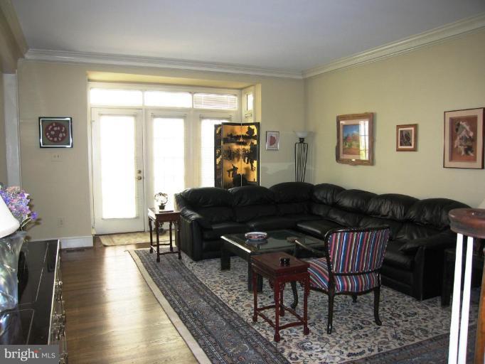 8055 Rising Ridge Road Bethesda, MD 20817 - Photo 3 of 25 With Hardwood Floor