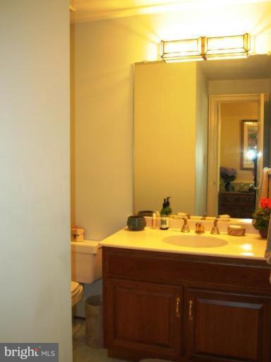 8055 Rising Ridge Road Bethesda, MD 20817 - Photo 22 of 25 Powder Room - Main Level