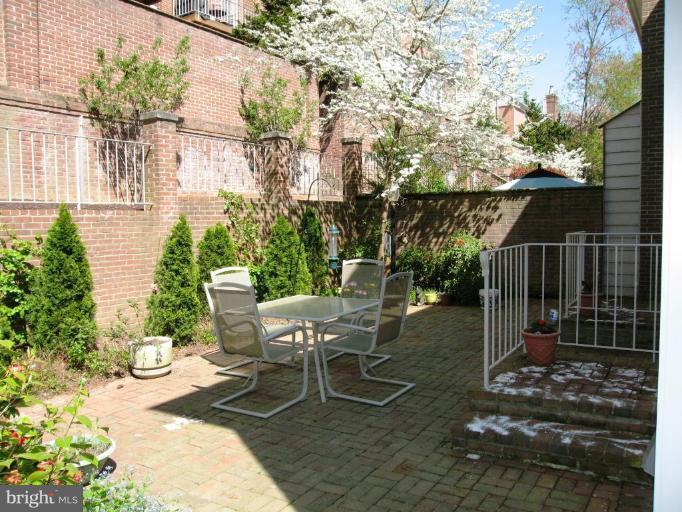 8055 Rising Ridge Road Bethesda, MD 20817 - Photo 24 of 25 Patio