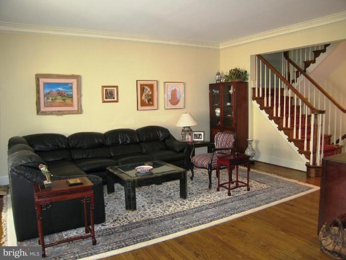8055 Rising Ridge Road Bethesda, MD 20817 - Photo 4 of 25 Living Room #2