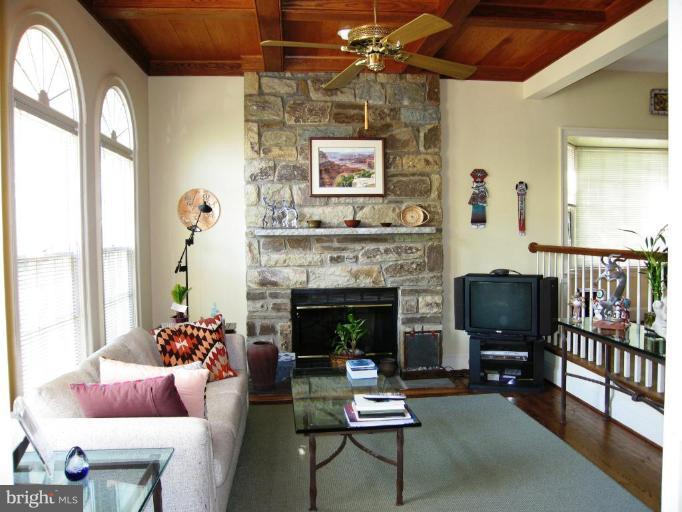 8055 Rising Ridge Road Bethesda, MD 20817 - Photo 7 of 25 Hardwood Floor, Ceiling Fan and Coffered Ceiling