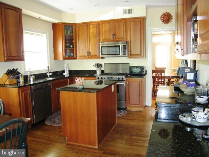 8055 Rising Ridge Road Bethesda, MD 20817 - Photo 8 of 25 Granite Counters, Stainless Steel Appliances.