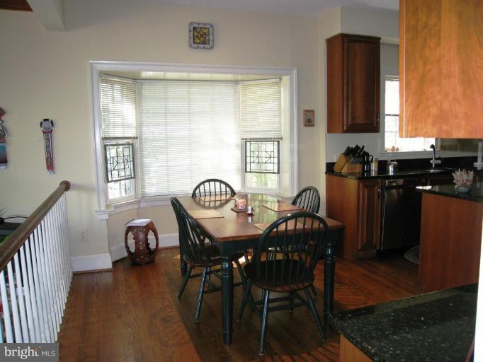 8055 Rising Ridge Road Bethesda, MD 20817 - Photo 10 of 25 With Hardwood Floor