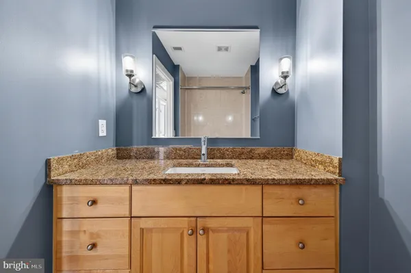 $2,700 | 811 4th Street Northwest, Unit 1215, Washington, DC 20001